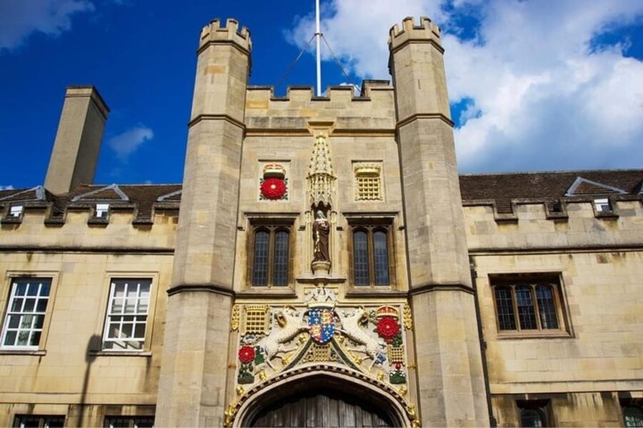 Cambridge: Sightseeing Walking Tour with a Local Guide - Starting in Cambridge’s historic center