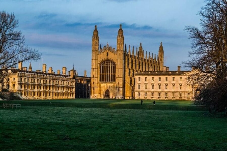 Cambridge: Sightseeing Walking Tour with a Local Guide - Pickup, walking, and access