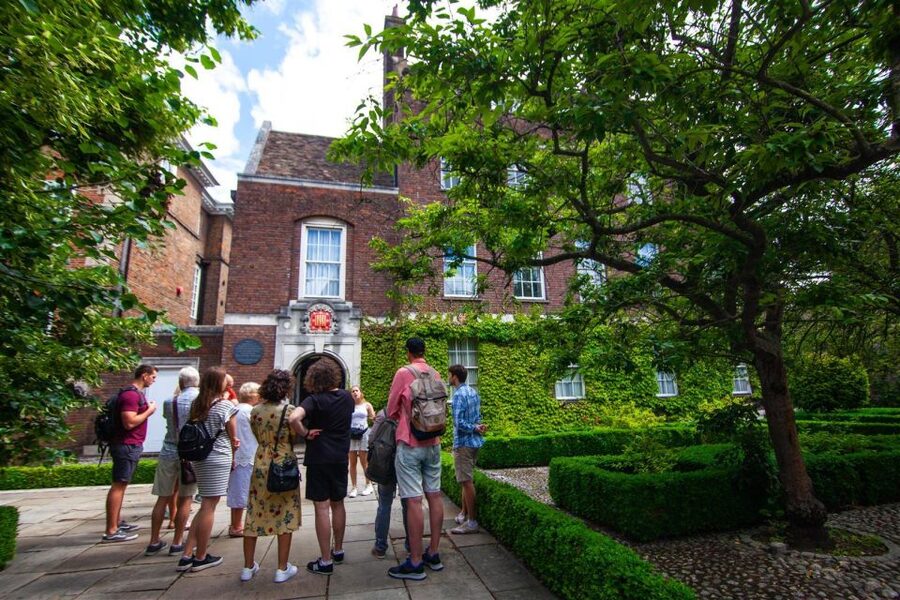 Cambridge: University Alumni Tour with Kings College Option - Starting in the city center