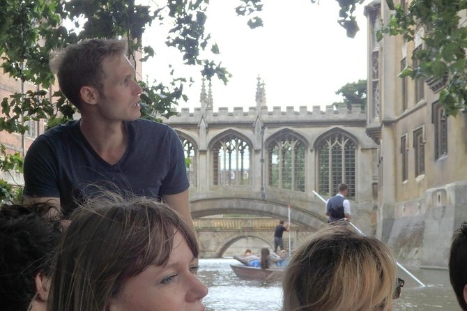 Cambridge University Colleges Guided Punting Tour - The pub, the first bridge, and Cambridge music lore