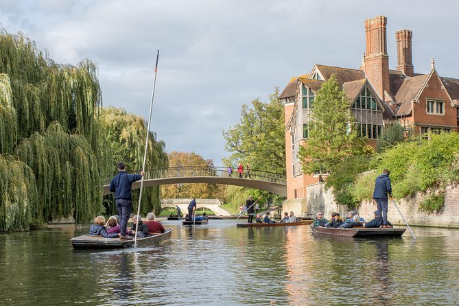 Cambridge Walking & Punting Tour by Alumni™ King’s College Option - The Eagle, the Cavendish Laboratory, and science in the streets