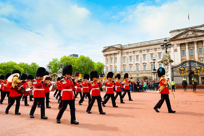Changing of the Guard Guided Tour at Buckingham Palace - Walking through St. James’s royal quarter