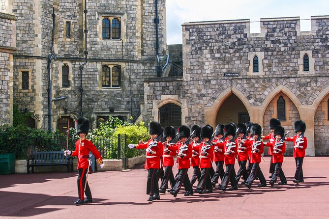 Changing of the Guard Guided Tour at Buckingham Palace - Who will enjoy this walking tour?
