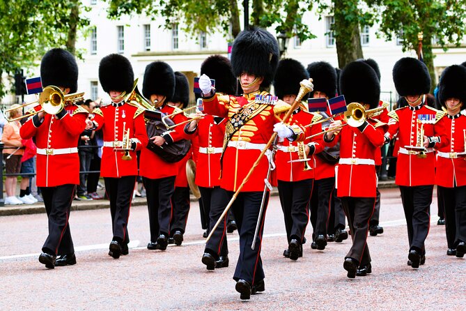 Changing of the Guard Guided Tour at Buckingham Palace - Seeing the footguards and household cavalry