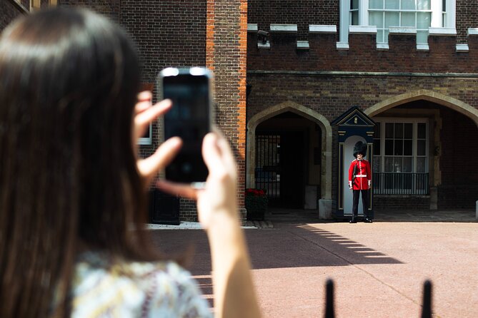 Changing of the Guard & Royal Food Tour with 15+ Tastings - Following the Changing of the Guard