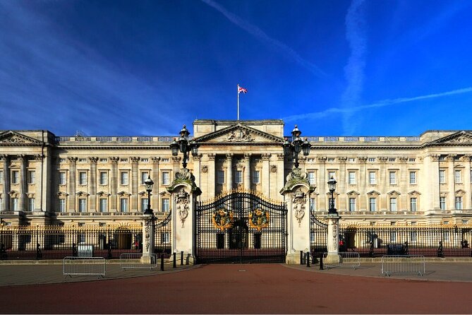 Changing of the Guard Walking Tour in London at Buckingham Palace - Horse Guards Parade and the possible photo