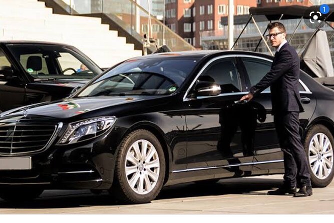 Chauffeur Service For Airport Transfers in London 2025 - Reliability, with one important caution