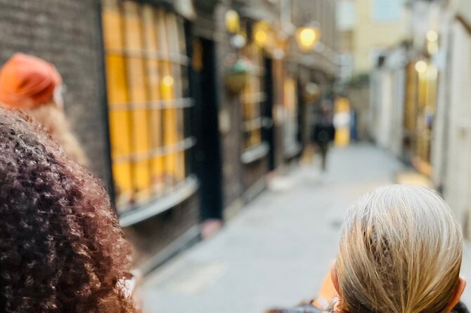 Christmas Lights and Markets Guided Walking Tour with Mulled Wine - Meeting guides who make the difference