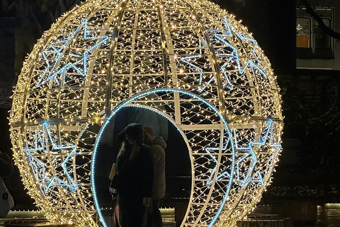 Christmas Lights and Markets London Taxi Tour - Covent Garden offers the most market atmosphere