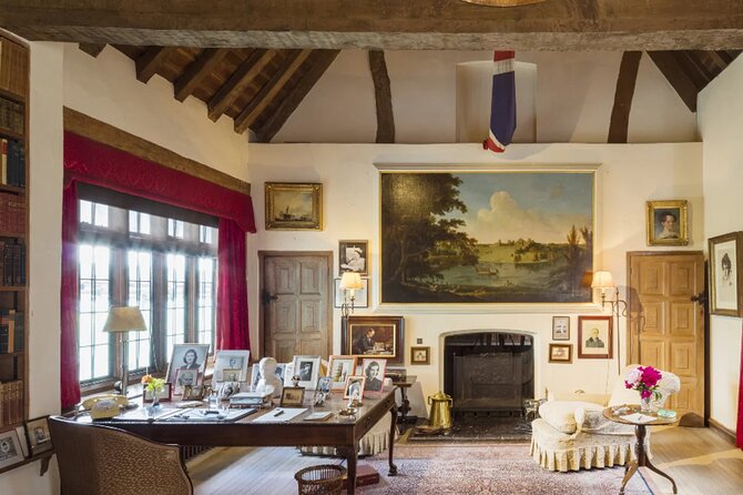 Churchill's Finest Hour - A wartime day that connects home, pub, and airfield