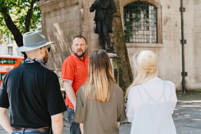 City of London Historic Walking Tour (With Rooftop Visit<em>) – Key points at a glance’ /></p>
<ul>
<li><strong>Roman London in modern streets:</strong> Enter the City along Fleet Street and follow the old western boundary marked by Temple Bar.</li>
<li><strong>Wren’s London:</strong> See St. Clement Danes, St. Bride’s, St. Paul’s, and another church linked with the Bow Bells.</li>
<li><strong>A roof with a price advantage:</strong> On Sundays and Mondays, the tour includes the Garden at 120, a free rooftop garden with wide views over London.</li>
<li><strong>A fast look at famous landmarks:</strong> The route includes the Tower of London, Tower Bridge, London Bridge, the Thames, and views toward The Shard.</li>
<li><strong>A guide-led history lesson with personality:</strong> The strongest praise goes to guides such as Matt and Margaret, who bring humor, patience, and strong knowledge of the City.</li>
<li><strong>Good for families:</strong> The walk is designed for adults and children, and a 12-year-old was treated with patience when asking questions.</li>
</ul>
<h2 id="why-the-city-of-london-makes-a-good-walking-tour">Why the City of London makes a good walking tour</h2>
<p><img width="669" height="446" decoding="async" src=