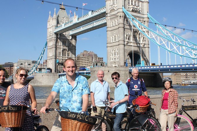 City & Secrets: Explore London's Hidden Gems - Entering the East End through Cable Street