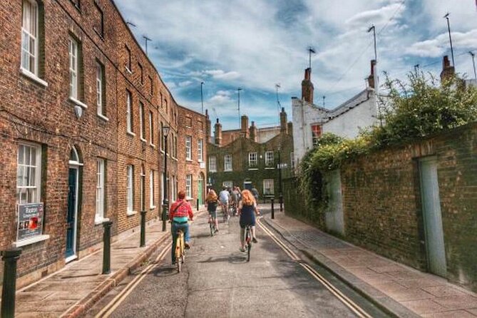 City & Secrets: Explore London's Hidden Gems - Tower Bridge and the Tower of London