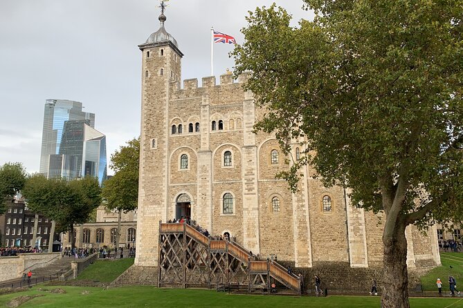 Classic London Tour with a Professional Private Guide - Choosing Westminster Abbey for royal ceremony and famous tombs
