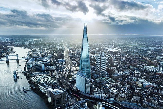 Combi Ticket: Westminster Walking Tour, River Cruise & The Shard - From The Ritz to Buckingham Palace through Green Park