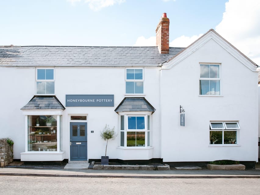 COTSWOLDS: Potters Wheel Taster Experience - Taking your first turn at the wheel