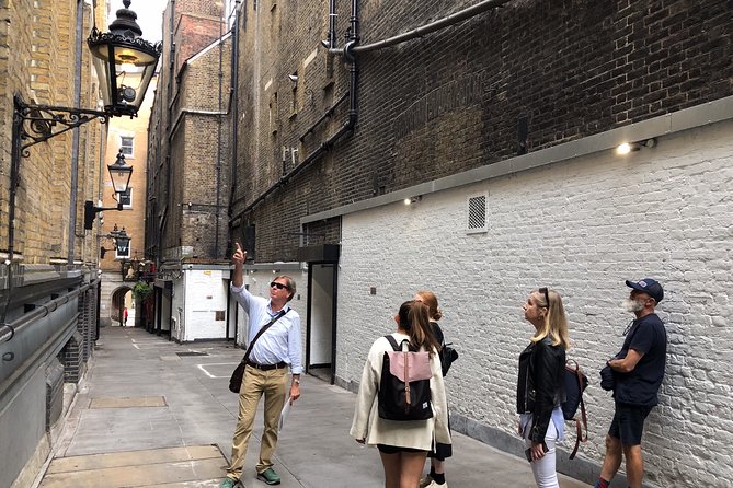 Crime and Policing London Walking Tour - Trafalgar Square and the smallest police station