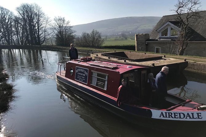 Day Boat Hire - Setting Out From Coach Street in Skipton