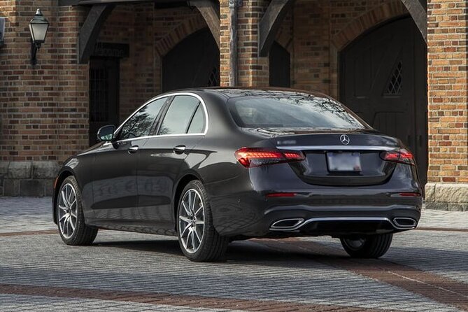 Departure by Sedan from Central London to Gatwick Airport LGW - The service’s best feature: punctual, clean, helpful driving
