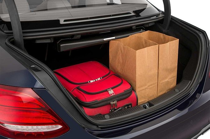 Departure by Sedan from Central London to Gatwick Airport LGW - Around-the-clock departures, including holiday dates