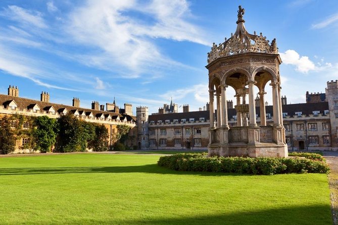 Discover Oxford and Cambridge with Guide from London by Coach - Starting in London at Bulleid Way