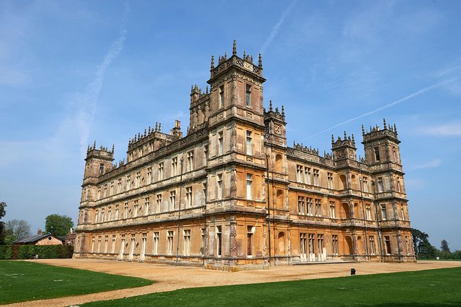 Downton Abbey and Village Coach Tour from London with Highclere - Bampton, the real Downton Village