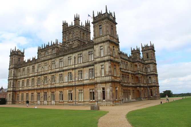 Downton Abbey and Village Small Group Tour from London - The price, group size, and overall value