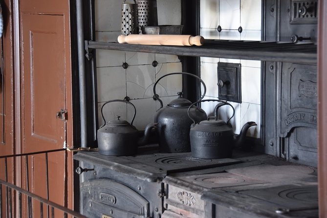 Downton Abbey Town and Country Tour from London by Private Black Taxi - Oxfordshire villages, streams, churches, and pubs