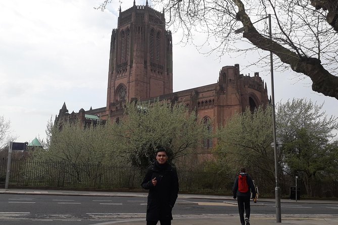 Downtown Liverpool Walking Tour - In Spanish - María, Vincent, and Ian set the tone