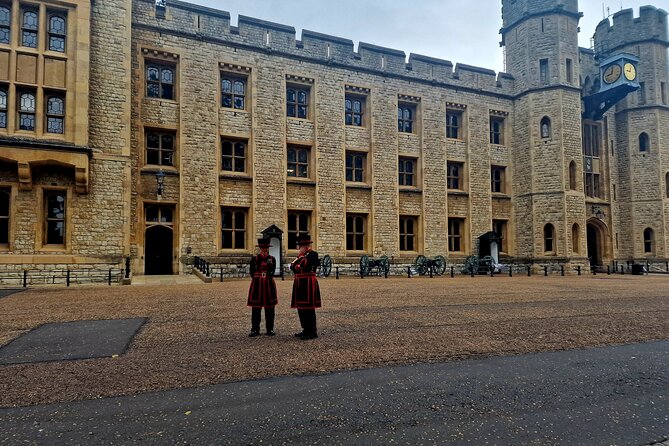Easy Access Tower of London Crown Jewel Torture and Executions - The White Tower and royal armour