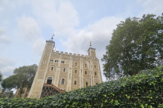 Easy Access Tower of London Crown Jewel Torture and Executions - Battlements, towers, ravens, and Beefeaters