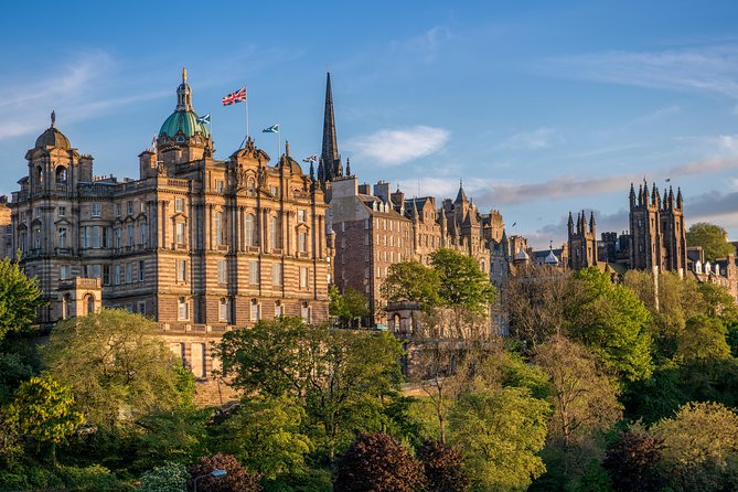 Edinburgh Rail Trip from London with Castle entry and Hop-on Hop-off bus - Edinburgh Castle deserves first claim on your time
