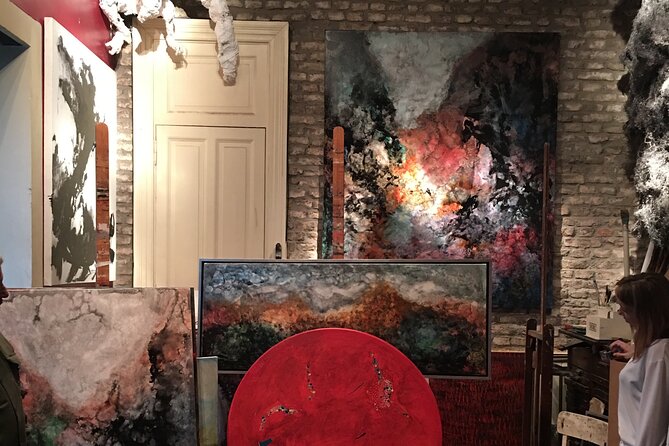 Emerging Artist Art Buying Tour in London - London by studio door, not museum entrance