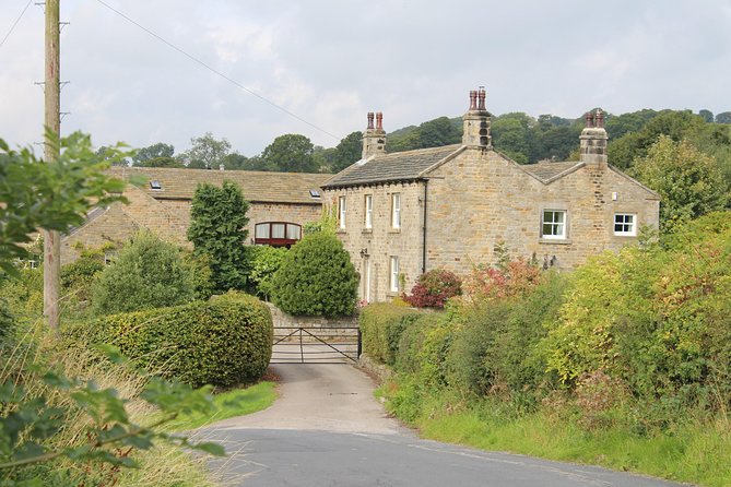 Emmerdale Classic Locations Bus Tour from Leeds - Leaving Leeds at 12:30 pm