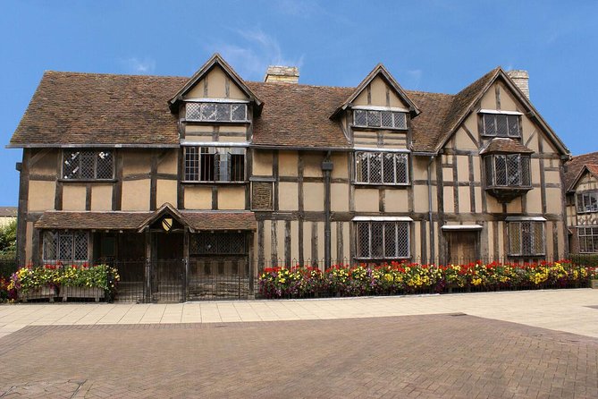 England in One Day: Stonehenge, Bath, the Cotswolds and Stratford-upon-Avon Day Trip from London - The guides are a major part of the value