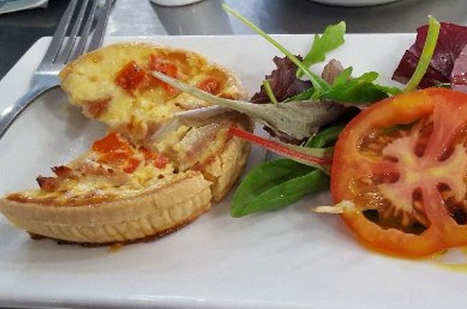 English Wine and Cheese Tour from London - A picnic lunch keeps the middle of the day relaxed