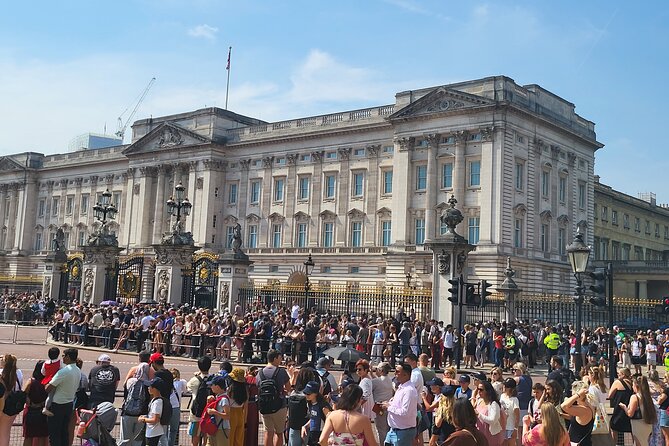 Exciting Full Day Walking Tour - See All London Sites - Borough Market and the food break