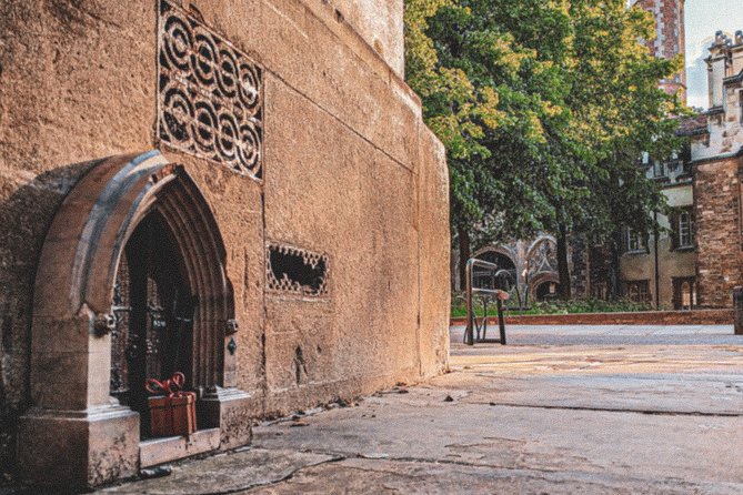 Explore Cambridge Student Life & Top Colleges Walking Tour - The Round Church and Cambridge’s Medieval Character