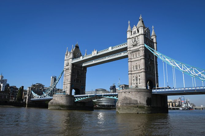 Explore Tower Bridge & London's Top 30 Landmarks Tour - Starting at Buckingham Palace at 10 a.m.
