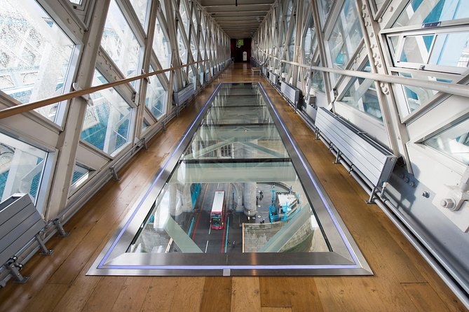 Explore Tower Bridge & London's Top 30 Landmarks Tour - Trafalgar Square, Whitehall, and royal ceremony