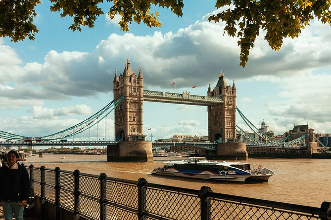 Family Friendly London Private City Tour - Shakespeare’s Globe in a short, lively stop