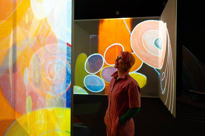 Frameless - Immersive Art Experience in London - The Art of Abstraction: a moving digital maze