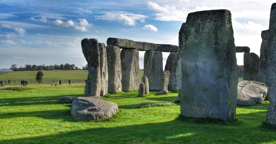 From Cambridge: Guided Day Tour to Bath and Stonehenge - Stonehenge on Salisbury Plain