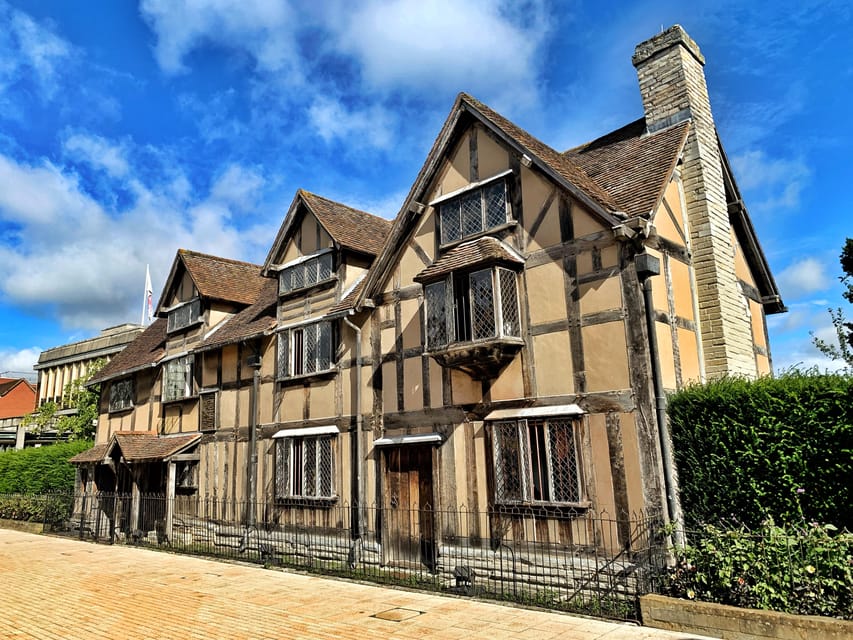 From Cambridge: Guided day trip to Stratford & The Cotswolds - Why the small-group format matters here