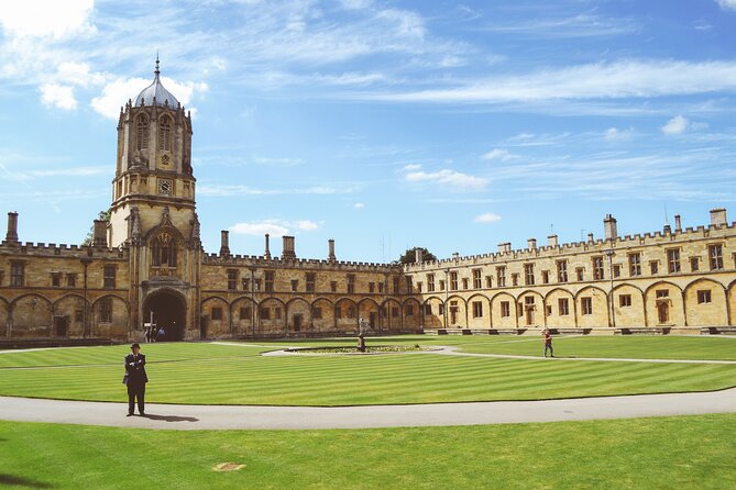 From London: Oxford and Cambridge University Town Tour with Guide - Guided structure without losing all your freedom