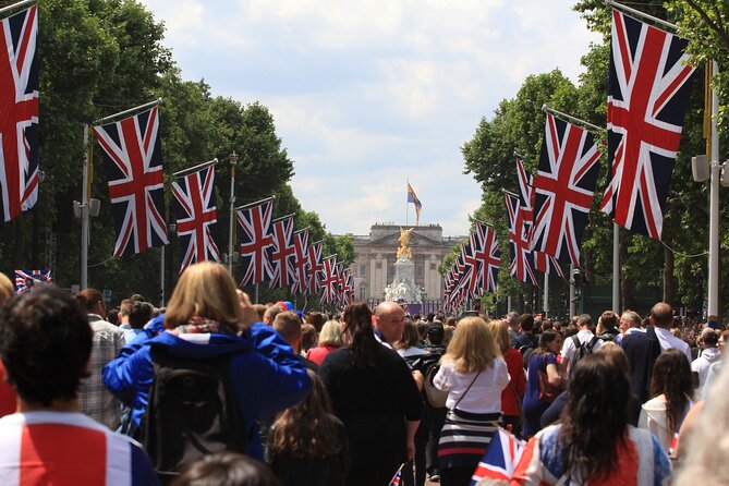 Full Day London Private Tour with Admissions to Iconic Landmarks - The London Eye and views across the Thames