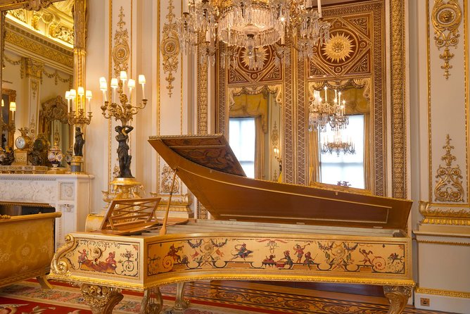 Full Royal Tour: Royal London & Buckingham Palace Tour - Entering Buckingham Palace for the state rooms