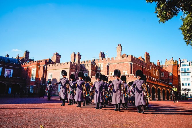 Full Royal Tour: Royal London & Buckingham Palace Tour - The most important group-size detail
