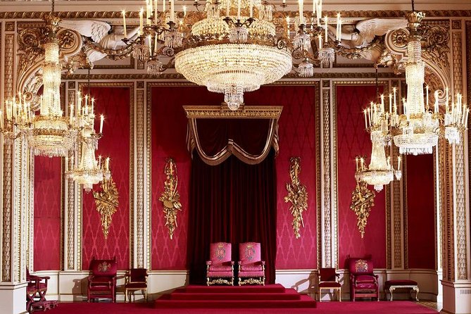 Full Royal Tour: Royal London & Buckingham Palace Tour - Trafalgar Square and the royal route through St. James’s