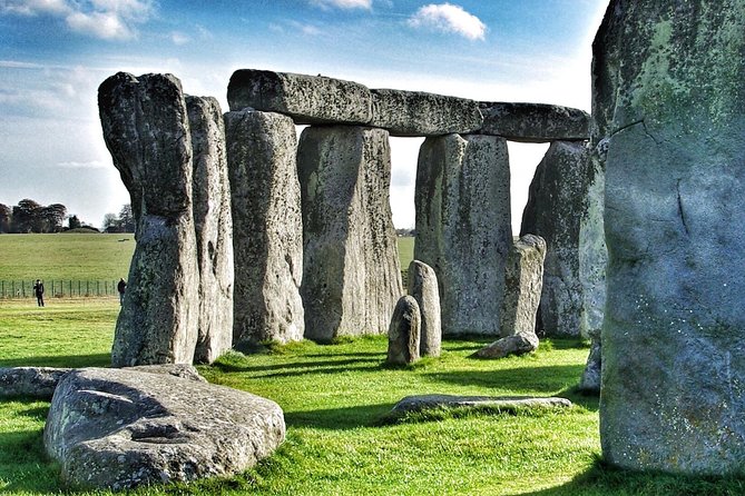 Guided tour to Bath & Stonehenge from Cambridge by Roots Travel. - Who will get the most from this tour?